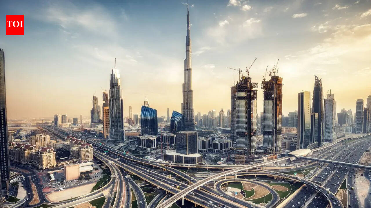 जागतिक स्कायलाइन्सवर वर्चस्व गाजवणारे आणि लक्झरी रिअल इस्टेटची पुन्हा व्याख्या करणारे टॉप 5 आयकॉनिक टॉवर